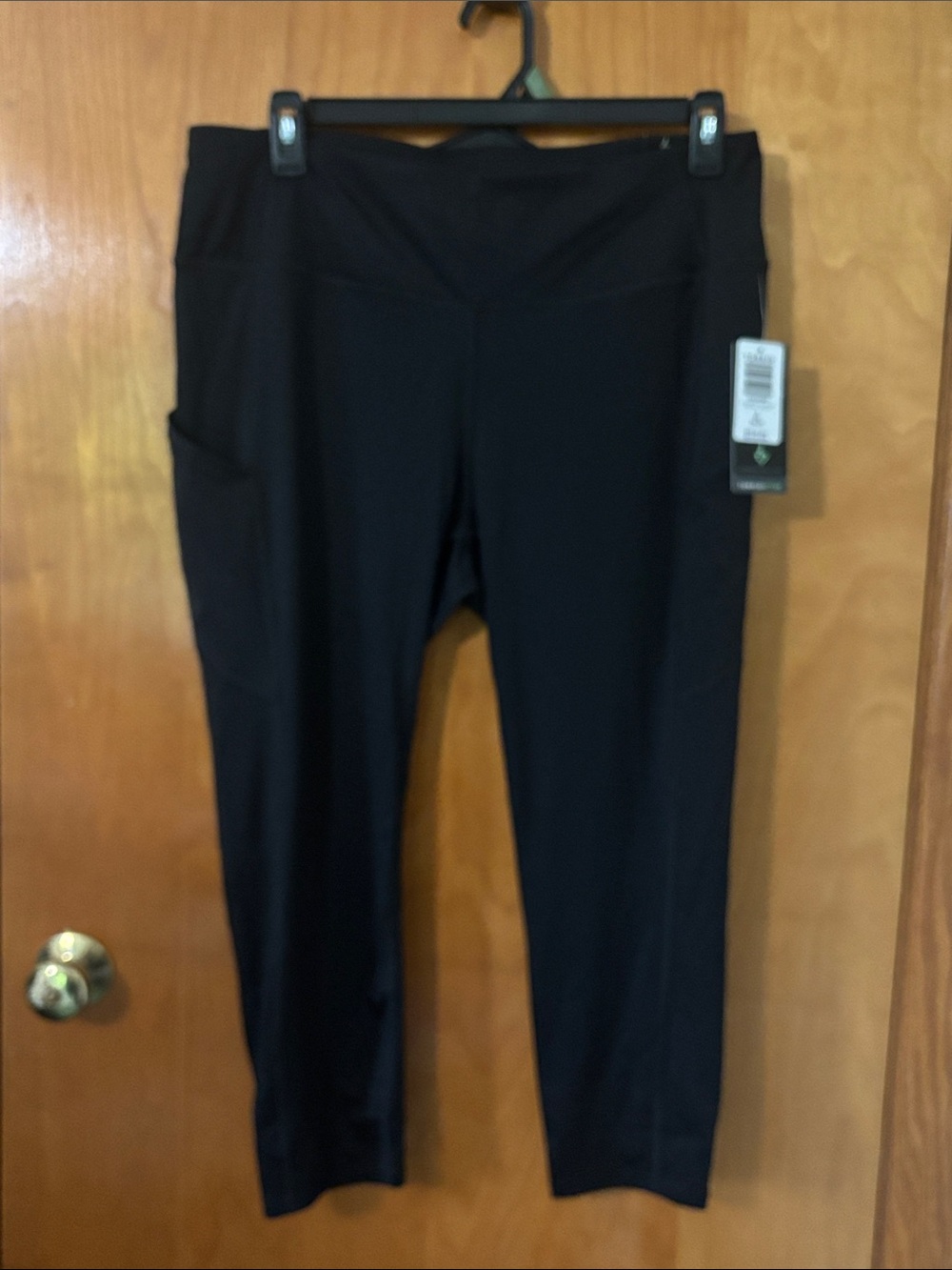 Torrid Active Black High-Waist Crop Active Leggings with Side Pocket